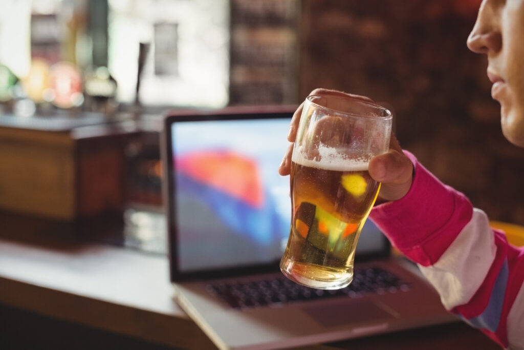 Tendências do Mercado de Cervejas Artesanais para 2025 Inovações, Consumo Consciente e Experiências Sensoriais